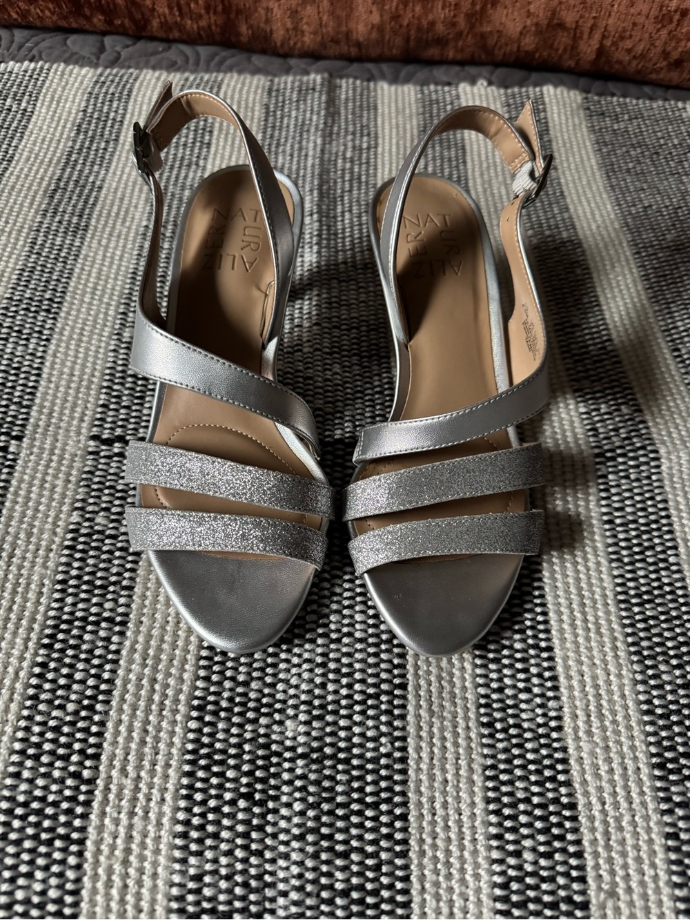 Naturalizer Silver Metallic & Glitter Slingback Sandals NEVER WORN!